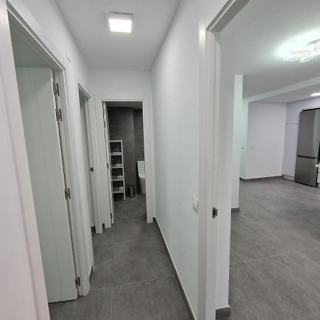 Modern 3 Bedroom Luxury Apartment In ตอร์เรโมลิโนส ภายนอก รูปภาพ