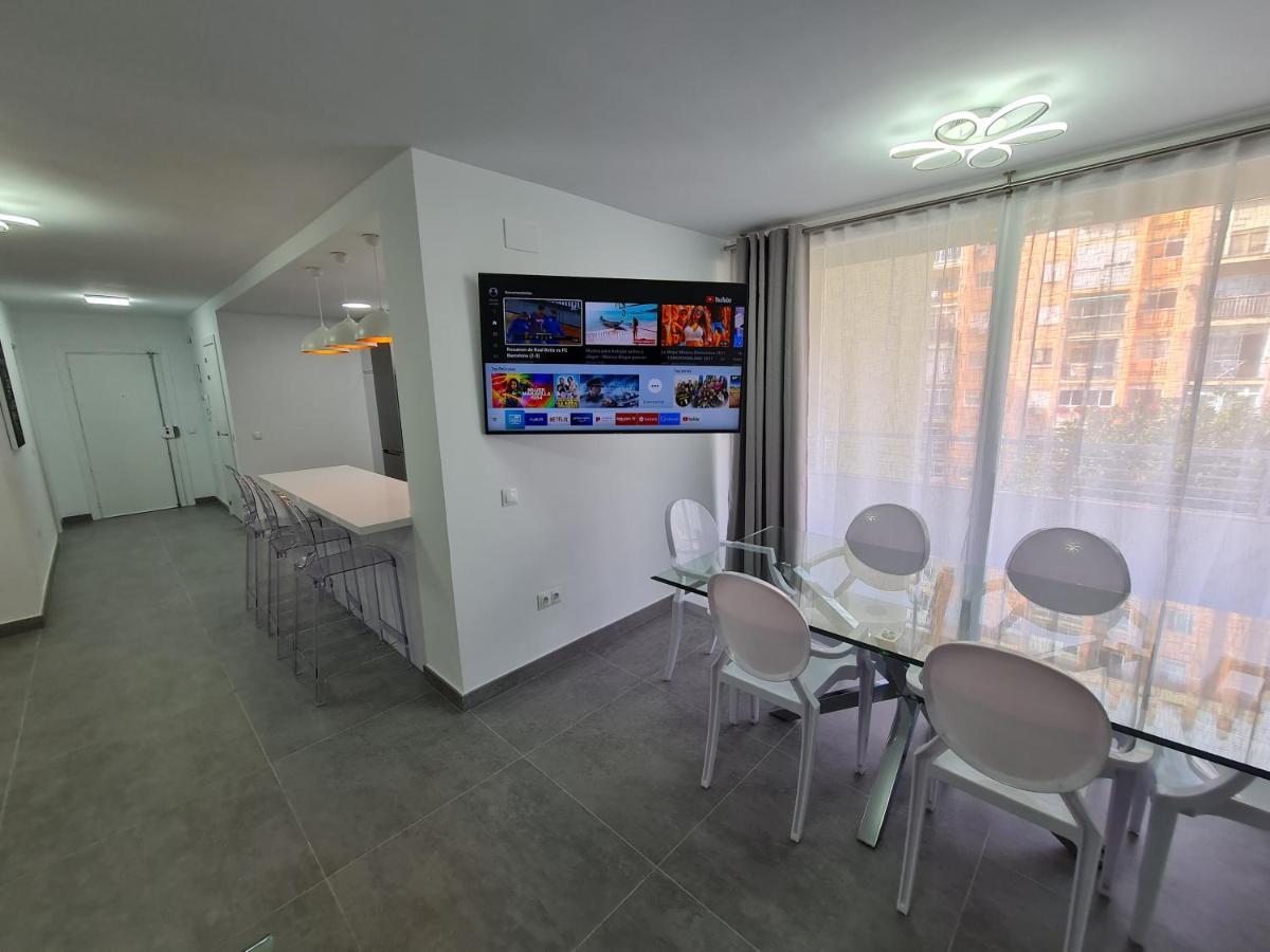 Modern 3 Bedroom Luxury Apartment In ตอร์เรโมลิโนส ภายนอก รูปภาพ