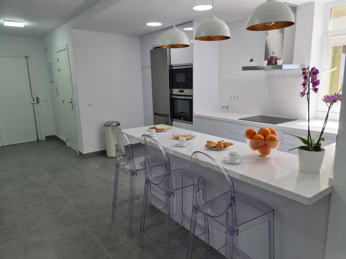 Modern 3 Bedroom Luxury Apartment In ตอร์เรโมลิโนส ภายนอก รูปภาพ