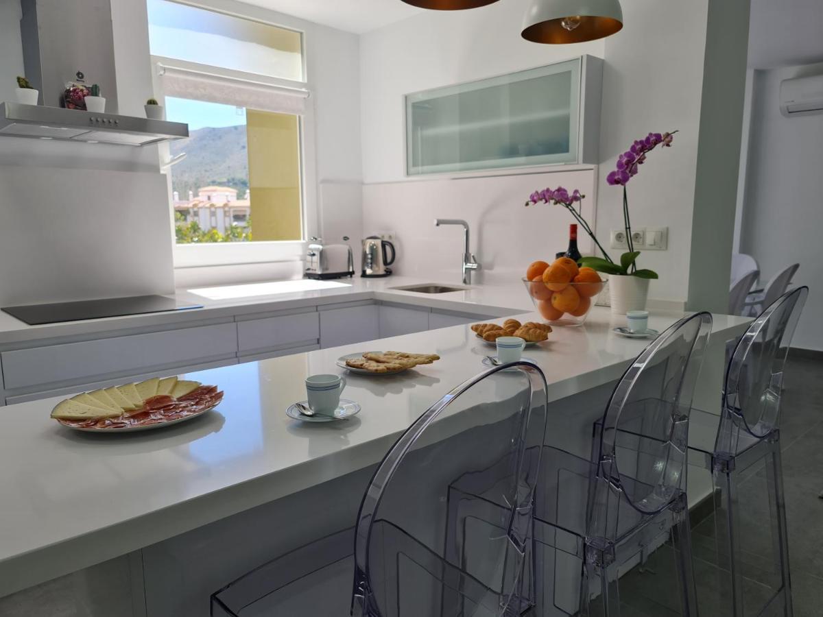 Modern 3 Bedroom Luxury Apartment In ตอร์เรโมลิโนส ภายนอก รูปภาพ
