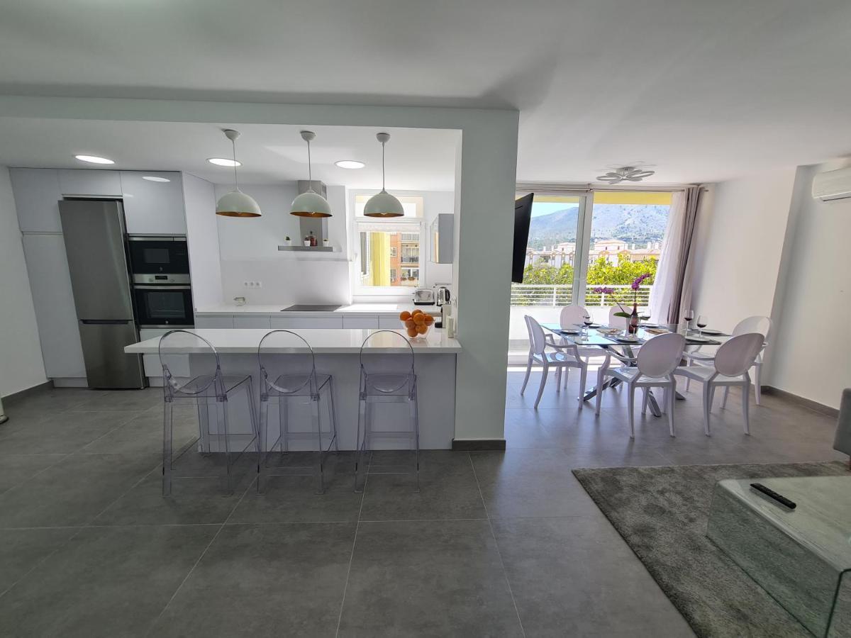 Modern 3 Bedroom Luxury Apartment In ตอร์เรโมลิโนส ภายนอก รูปภาพ