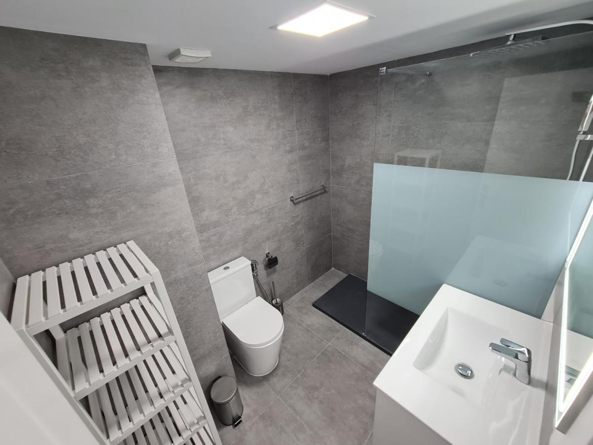 Modern 3 Bedroom Luxury Apartment In ตอร์เรโมลิโนส ภายนอก รูปภาพ