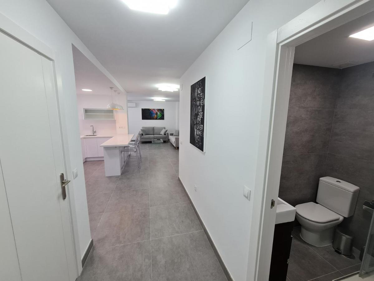 Modern 3 Bedroom Luxury Apartment In ตอร์เรโมลิโนส ภายนอก รูปภาพ