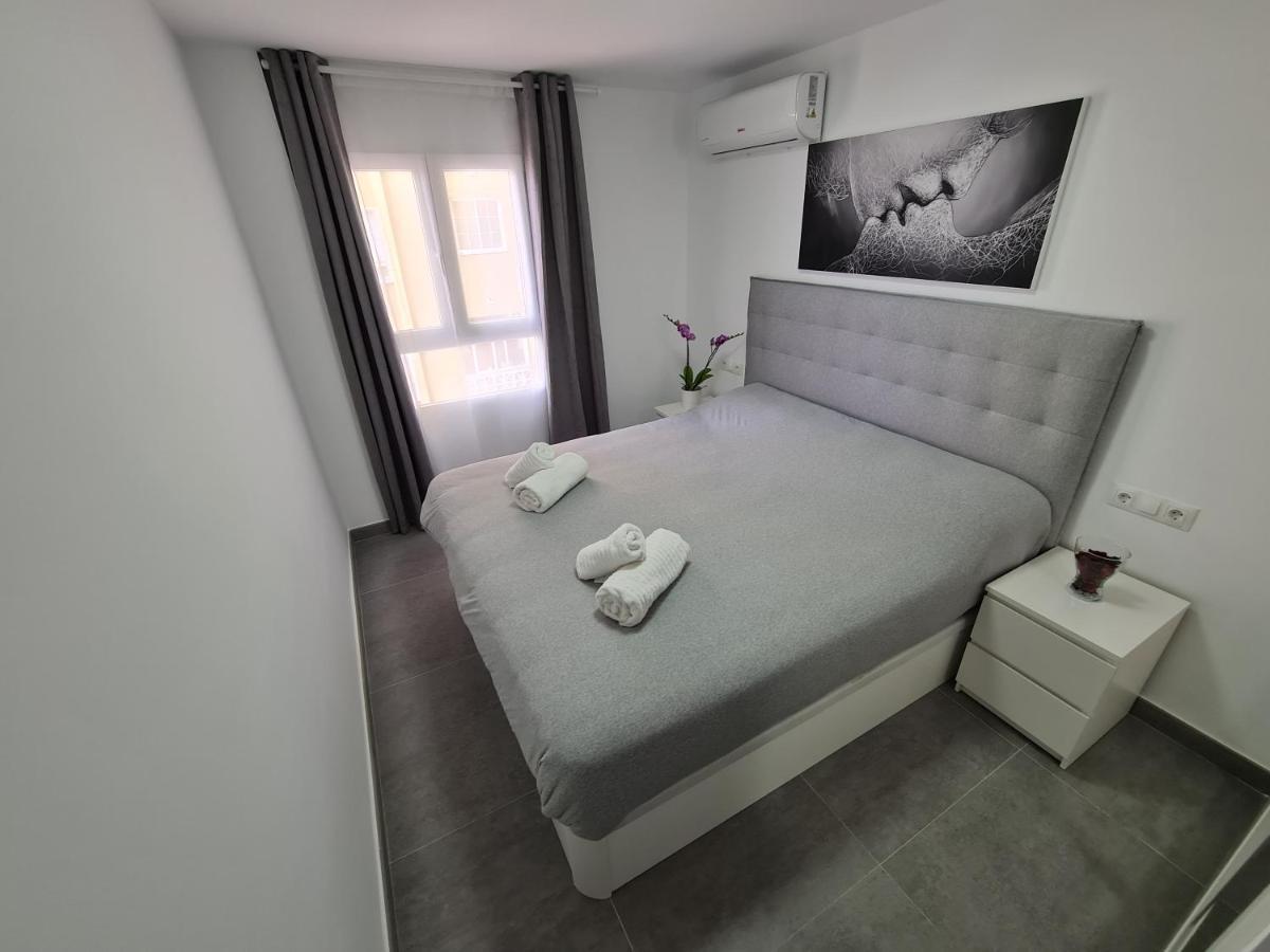 Modern 3 Bedroom Luxury Apartment In ตอร์เรโมลิโนส ภายนอก รูปภาพ
