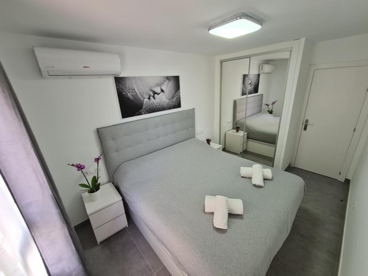 Modern 3 Bedroom Luxury Apartment In ตอร์เรโมลิโนส ภายนอก รูปภาพ