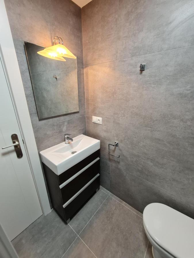 Modern 3 Bedroom Luxury Apartment In ตอร์เรโมลิโนส ภายนอก รูปภาพ