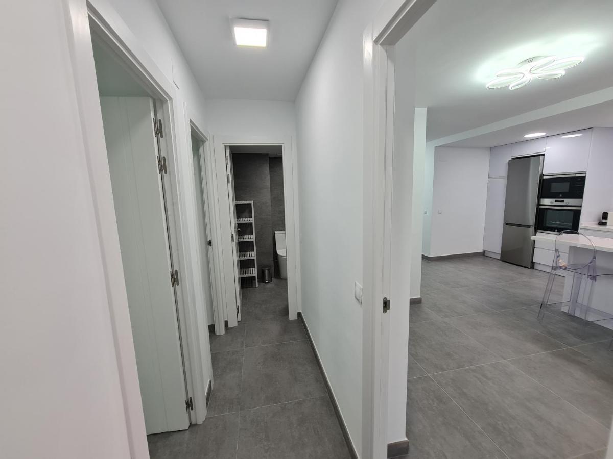 Modern 3 Bedroom Luxury Apartment In ตอร์เรโมลิโนส ภายนอก รูปภาพ