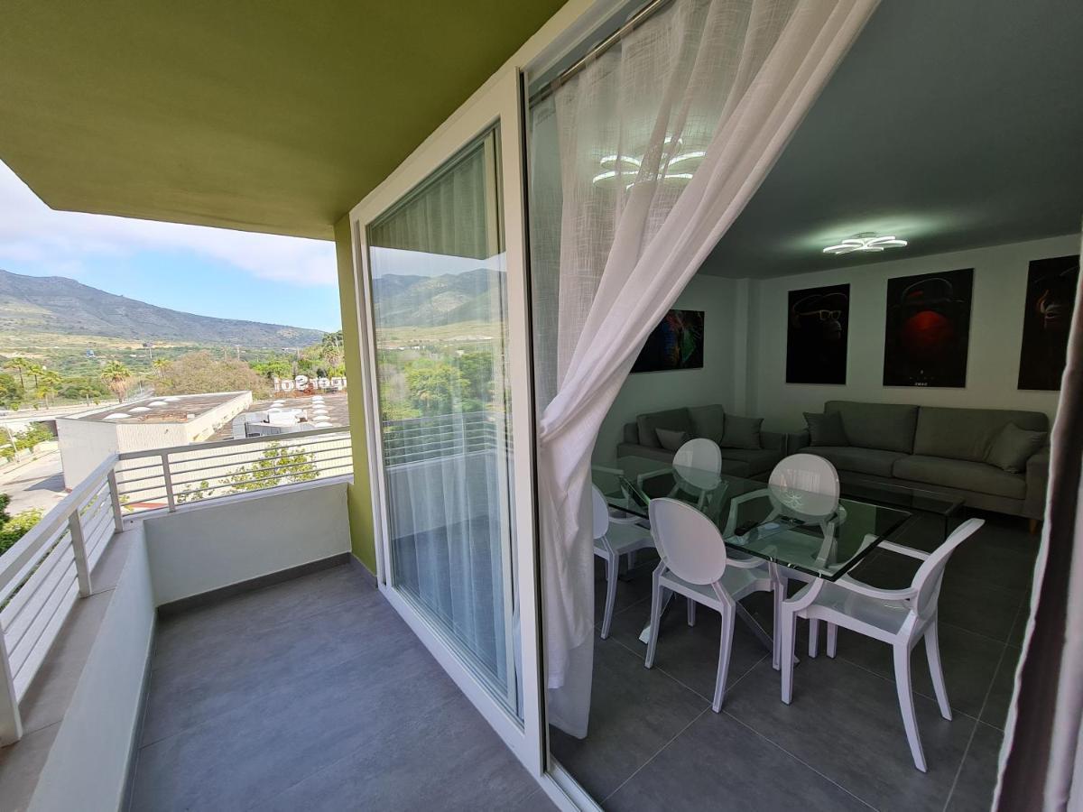 Modern 3 Bedroom Luxury Apartment In ตอร์เรโมลิโนส ภายนอก รูปภาพ